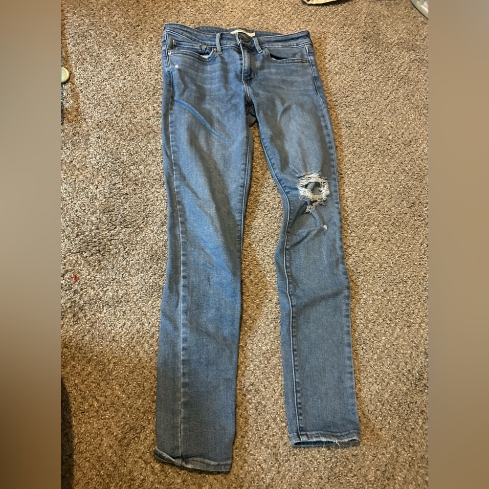 Ripped skinny jeans